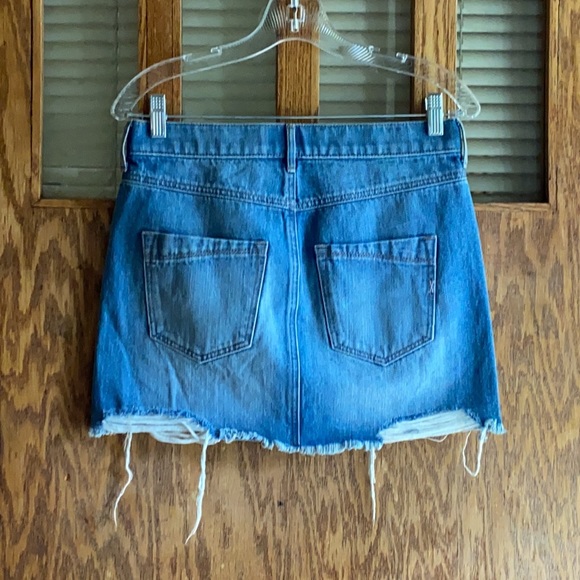 EXPRESS distressed jean mini skirt w/beading NWOT - Picture 4 of 7